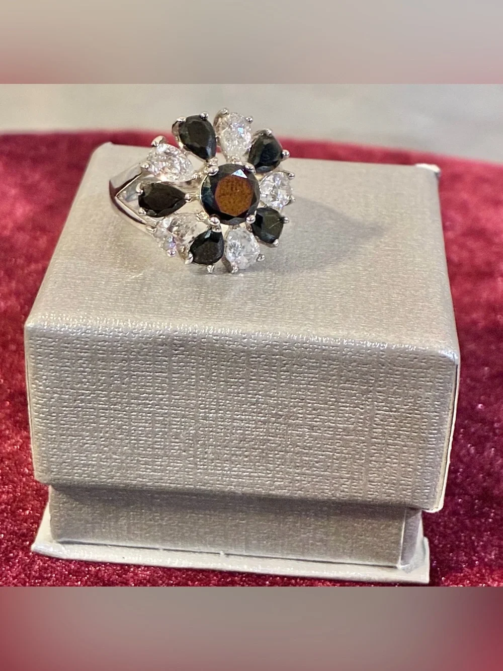 Silver Tone Black & Clear Flower Cluster Cocktail Ring With Box Size 7 Costume